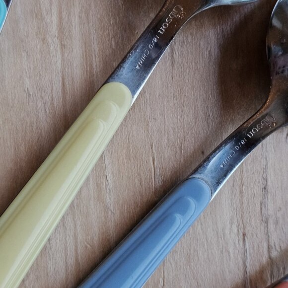 Gibson Art Deco Color Soup Spoons 7.5" blue yellow green pink plastic handle (4) - Picture 2 of 8